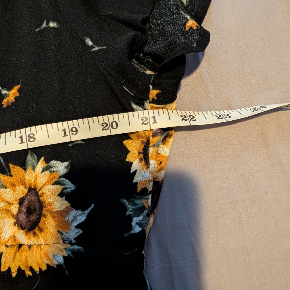 Black and Sunflower kimono - Picture 7 of 9